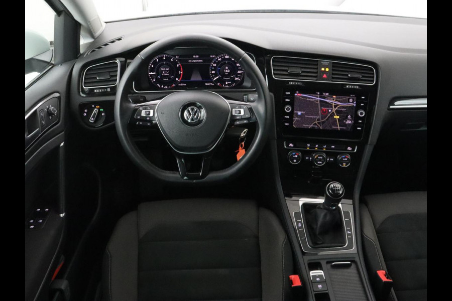 Volkswagen Golf 1.5 TSI Highline | Carplay | Full LED | Trekhaak | Camera | Adaptive cruise | Navigatie | Parkeerhulp | Virtual Cockpit | Climate control | Bluetooth | Getint glas