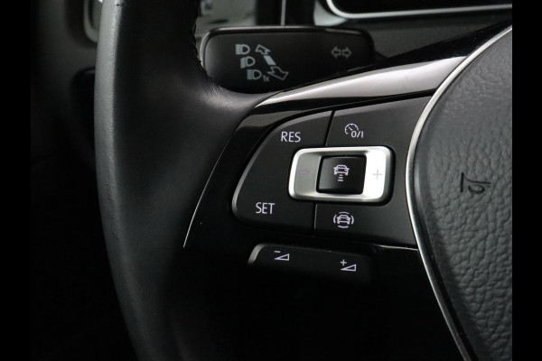 Volkswagen Golf 1.5 TSI Highline | Carplay | Full LED | Trekhaak | Camera | Adaptive cruise | Navigatie | Parkeerhulp | Virtual Cockpit | Climate control | Bluetooth | Getint glas