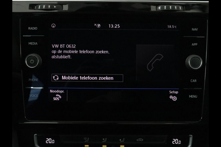 Volkswagen Golf 1.5 TSI Highline | Carplay | Full LED | Trekhaak | Camera | Adaptive cruise | Navigatie | Parkeerhulp | Virtual Cockpit | Climate control | Bluetooth | Getint glas