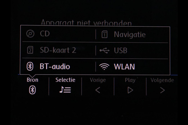 Volkswagen Golf 1.5 TSI Highline | Carplay | Full LED | Trekhaak | Camera | Adaptive cruise | Navigatie | Parkeerhulp | Virtual Cockpit | Climate control | Bluetooth | Getint glas