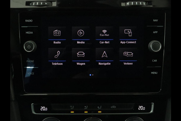 Volkswagen Golf 1.5 TSI Highline | Carplay | Full LED | Trekhaak | Camera | Adaptive cruise | Navigatie | Parkeerhulp | Virtual Cockpit | Climate control | Bluetooth | Getint glas