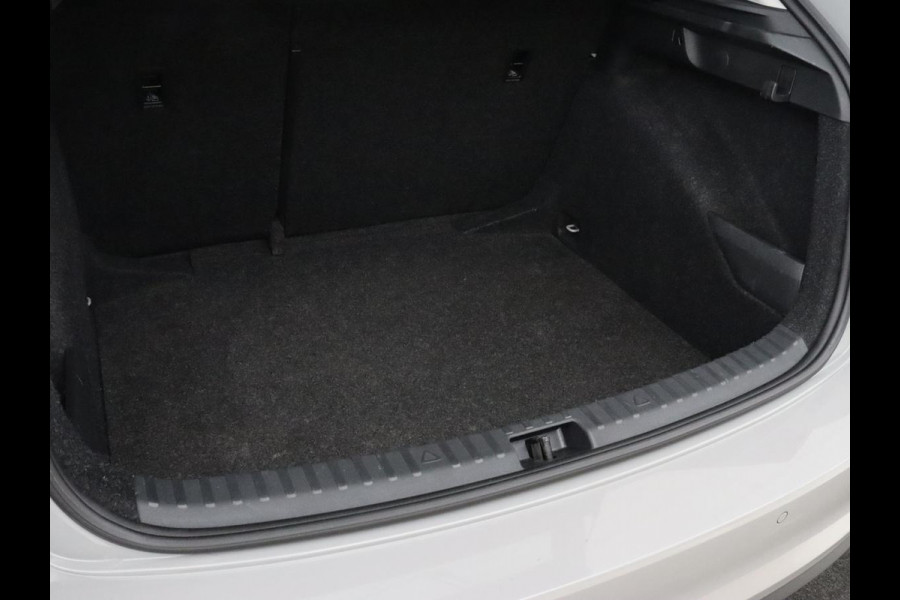 Škoda SCALA 1.0 TSI Business Edition | Stoelverwarming | Virtual Cockpit | Keyless | Carplay | Navigatie | Parkeerhulp | Climate control | Bluetooth | Cruise control