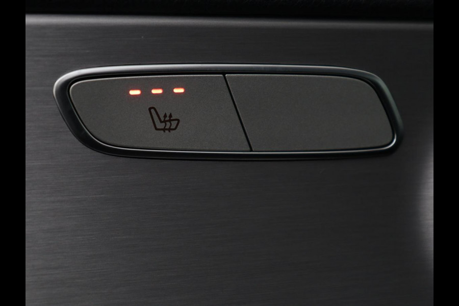 Mercedes-Benz C-Klasse 160 AMG Limited | Stoelverwarming | Leder/Alcantara | Trekhaak | Camera | Park Assist | Navigatie | Digitale Cockpit | Climate control | Cruise control | 18'' | Bluetooth