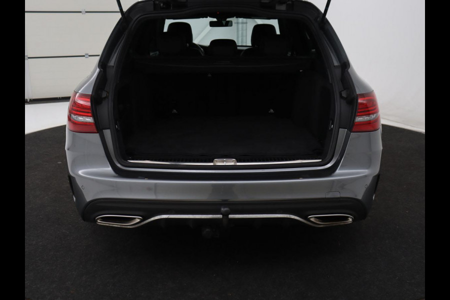 Mercedes-Benz C-Klasse 160 AMG Limited | Stoelverwarming | Leder/Alcantara | Trekhaak | Camera | Park Assist | Navigatie | Digitale Cockpit | Climate control | Cruise control | 18'' | Bluetooth