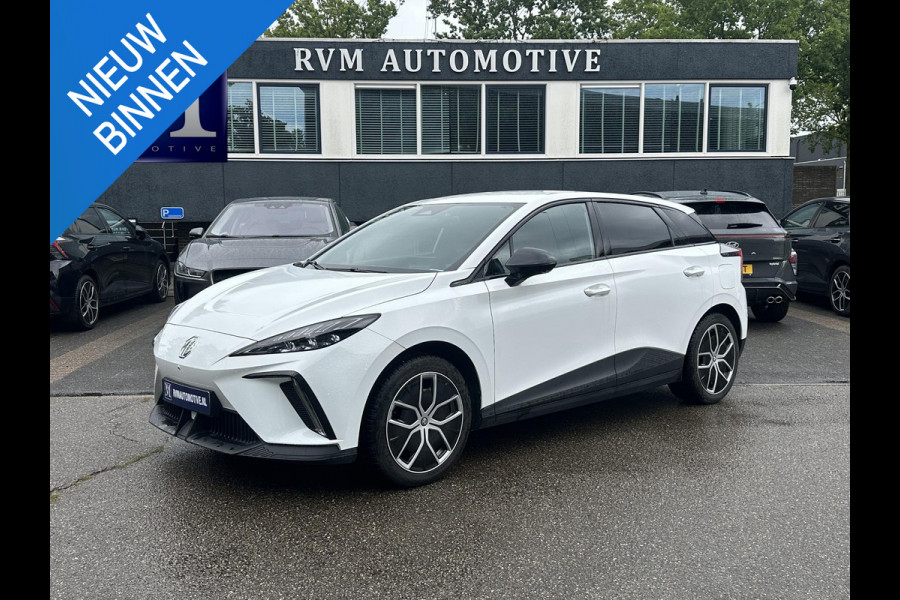 MG Mg4 electric Luxury 64 kWh SOH 98% | 16.000KM! |360 CAMERA| 7 JAAR MG GARANTIE T/M 04-2031| KEYLESS ENTRY| ELEK. STOEL| DODE HOEK SENSOR| STOEL + STUURVERWARMING| ADAPTIVE CRUISE CONTROL