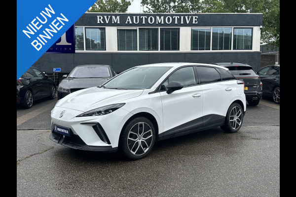 MG Mg4 electric Luxury 64 kWh SOH 98% | 16.000KM! |360 CAMERA| 7 JAAR MG GARANTIE T/M 04-2031| KEYLESS ENTRY| ELEK. STOEL| DODE HOEK SENSOR| STOEL + STUURVERWARMING| ADAPTIVE CRUISE CONTROL