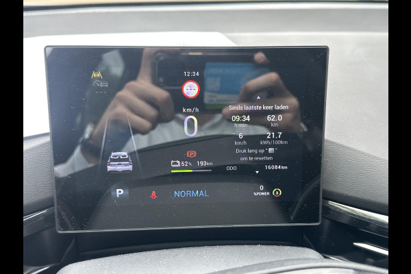 MG Mg4 electric Luxury 64 kWh SOH 98% | 16.000KM! |360 CAMERA| 7 JAAR MG GARANTIE T/M 04-2031| KEYLESS ENTRY| ELEK. STOEL| DODE HOEK SENSOR| STOEL + STUURVERWARMING| ADAPTIVE CRUISE CONTROL