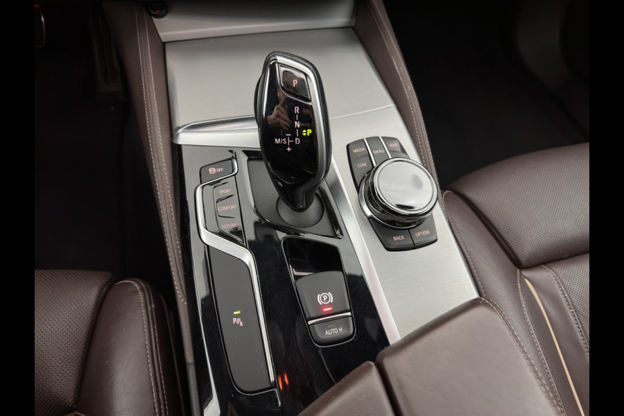 BMW 5 Serie Touring M550d xDrive High Executive M-Sportpack Aut. *PANO | LEATHER | LASER-LED | BLINDSPOT | MEMORY-PACK | HARMAN/KARDON |  DIGI-COCKPIT | AMBIENTLIGHT | SHIFTPADDLES | HEAD-UP | ADAPTIVE-CRUISE | TOWBAR | 19''ALU*