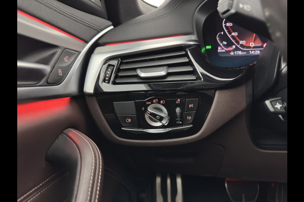 BMW 5 Serie Touring M550d xDrive High Executive M-Sportpack Aut. *PANO | LEATHER | LASER-LED | BLINDSPOT | MEMORY-PACK | HARMAN/KARDON |  DIGI-COCKPIT | AMBIENTLIGHT | SHIFTPADDLES | HEAD-UP | ADAPTIVE-CRUISE | TOWBAR | 19''ALU*