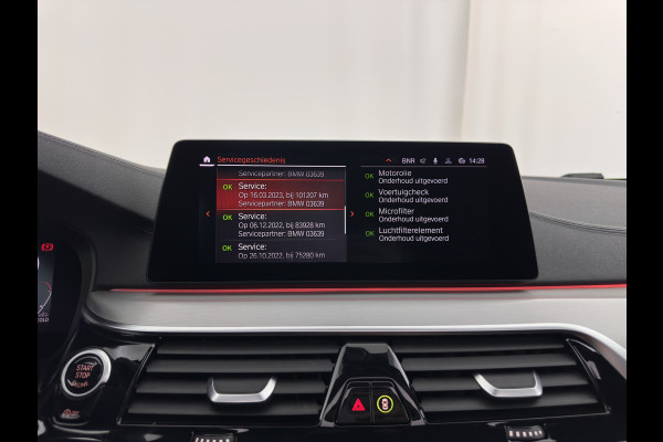 BMW 5 Serie Touring M550d xDrive High Executive M-Sportpack Aut. *PANO | LEATHER | LASER-LED | BLINDSPOT | MEMORY-PACK | HARMAN/KARDON |  DIGI-COCKPIT | AMBIENTLIGHT | SHIFTPADDLES | HEAD-UP | ADAPTIVE-CRUISE | TOWBAR | 19''ALU*