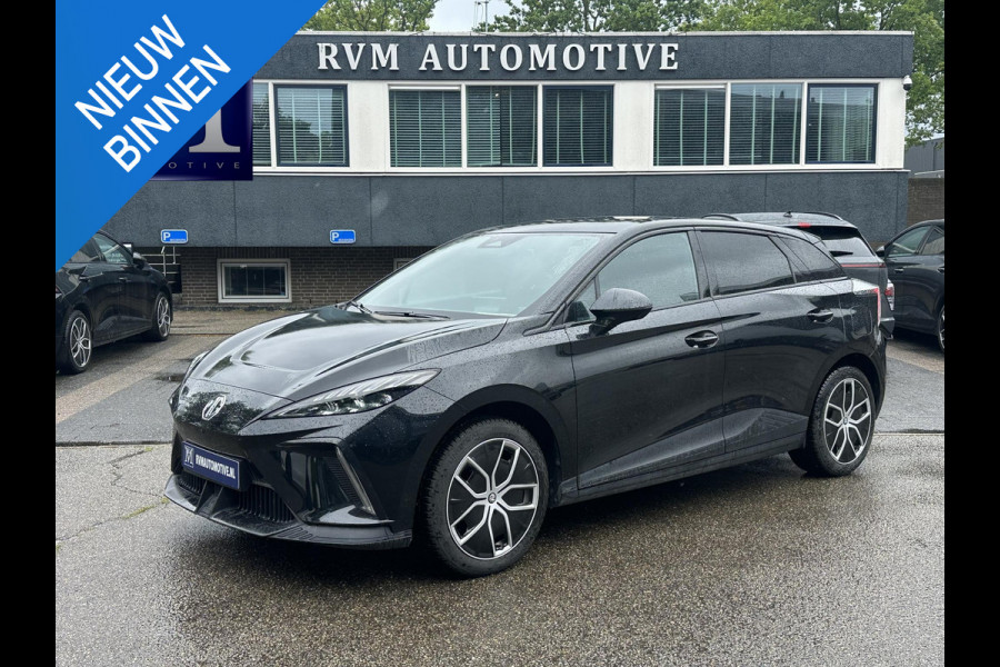 MG Mg4 electric Luxury 64 kWh SOH 95% | 14K KM!! |360 CAMERA| 7 JAAR MG GARANTIE T/M 07-2031| ELEK. STOEL| DODE HOEK SENSOR| STOEL + STUURVERWARMING| ADAPTIVE CRUISE CONTROL