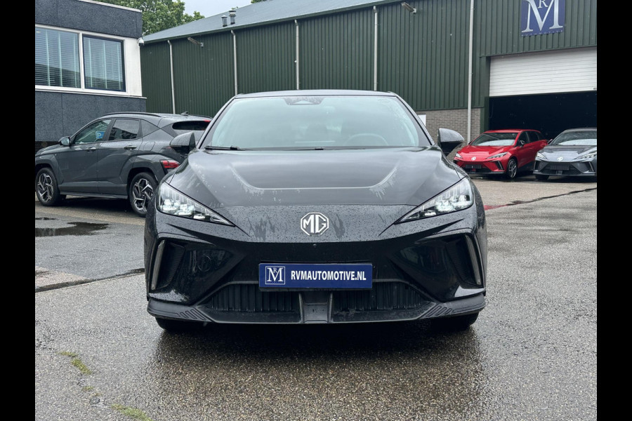 MG Mg4 electric Luxury 64 kWh SOH 95% | 14K KM!! |360 CAMERA| 7 JAAR MG GARANTIE T/M 07-2031| ELEK. STOEL| DODE HOEK SENSOR| STOEL + STUURVERWARMING| ADAPTIVE CRUISE CONTROL