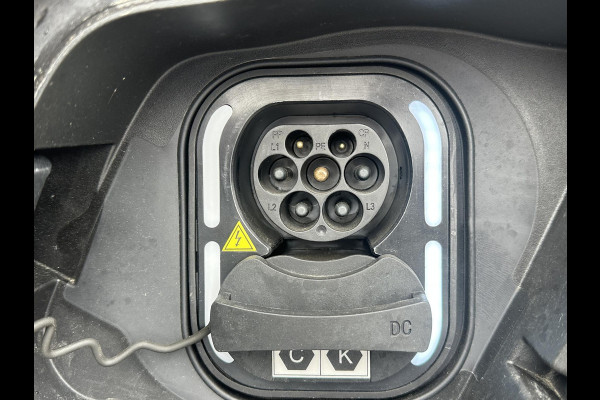 MG Mg4 electric Luxury 64 kWh SOH 95% | 14K KM!! |360 CAMERA| 7 JAAR MG GARANTIE T/M 07-2031| ELEK. STOEL| DODE HOEK SENSOR| STOEL + STUURVERWARMING| ADAPTIVE CRUISE CONTROL