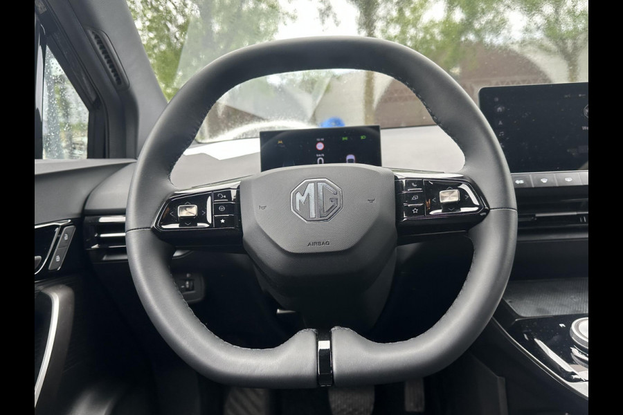 MG Mg4 electric Luxury 64 kWh SOH 95% | 14K KM!! |360 CAMERA| 7 JAAR MG GARANTIE T/M 07-2031| ELEK. STOEL| DODE HOEK SENSOR| STOEL + STUURVERWARMING| ADAPTIVE CRUISE CONTROL