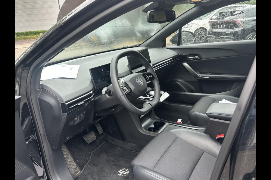 MG Mg4 electric Luxury 64 kWh SOH 95% | 14K KM!! |360 CAMERA| 7 JAAR MG GARANTIE T/M 07-2031| ELEK. STOEL| DODE HOEK SENSOR| STOEL + STUURVERWARMING| ADAPTIVE CRUISE CONTROL