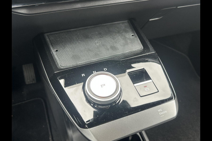 MG Mg4 electric Luxury 64 kWh SOH 95% | 14K KM!! |360 CAMERA| 7 JAAR MG GARANTIE T/M 07-2031| ELEK. STOEL| DODE HOEK SENSOR| STOEL + STUURVERWARMING| ADAPTIVE CRUISE CONTROL