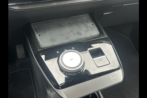 MG Mg4 electric Luxury 64 kWh SOH 95% | 14K KM!! |360 CAMERA| 7 JAAR MG GARANTIE T/M 07-2031| ELEK. STOEL| DODE HOEK SENSOR| STOEL + STUURVERWARMING| ADAPTIVE CRUISE CONTROL