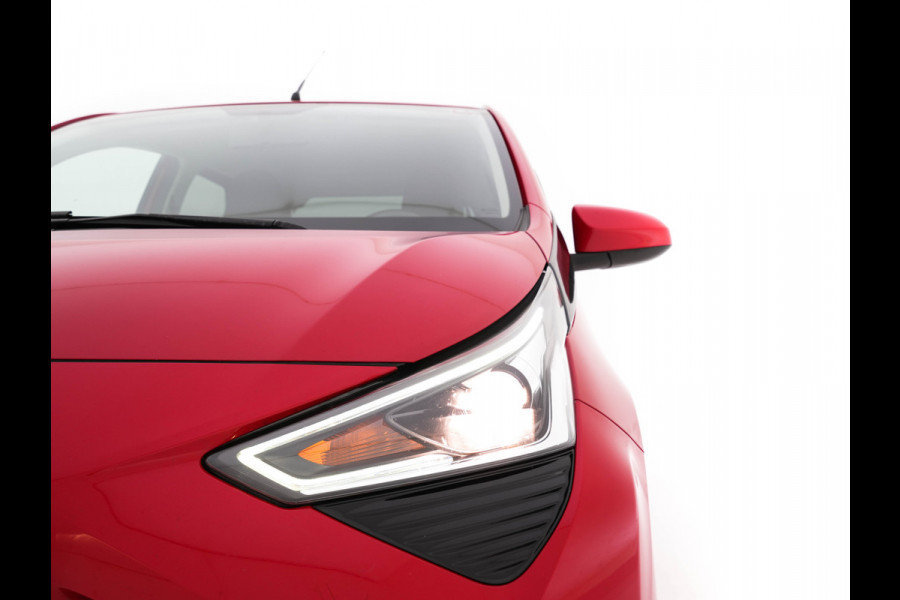 Toyota Aygo 1.0 VVT-i x-cite *AIRCO | CRUISE | CAMERA | CARPLAY | DAB | COMFORT-SEATS | PRIVACY-GLASS*