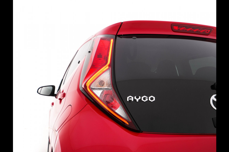 Toyota Aygo 1.0 VVT-i x-cite *AIRCO | CRUISE | CAMERA | CARPLAY | DAB | COMFORT-SEATS | PRIVACY-GLASS*