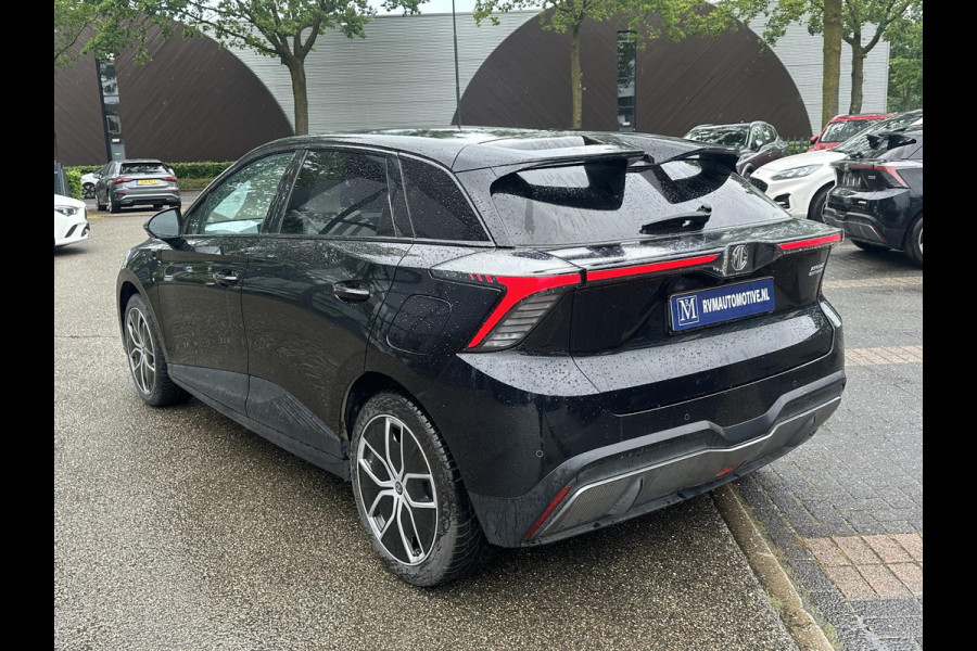 MG Mg4 electric Luxury 64 kWh SOH 95% | 10.000KM! |360 CAMERA| 7 JAAR MG GARANTIE T/M 07-2031| ELEK. STOEL| DODE HOEK SENSOR| STOEL + STUURVERWARMING| ADAPTIVE CRUISE CONTROL
