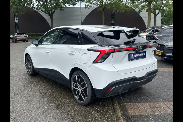 MG Mg4 electric Luxury 64 kWh SOH 96% | 10K KM!! |360 CAMERA| 7 JAAR MG GARANTIE T/M 07-2031| ELEK. STOEL| DODE HOEK SENSOR| STOEL + STUURVERWARMING| ADAPTIVE CRUISE CONTROL