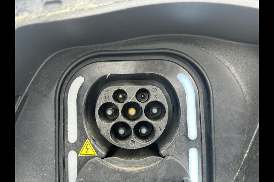 MG Mg4 electric Luxury 64 kWh SOH 96% | 10K KM!! |360 CAMERA| 7 JAAR MG GARANTIE T/M 07-2031| ELEK. STOEL| DODE HOEK SENSOR| STOEL + STUURVERWARMING| ADAPTIVE CRUISE CONTROL