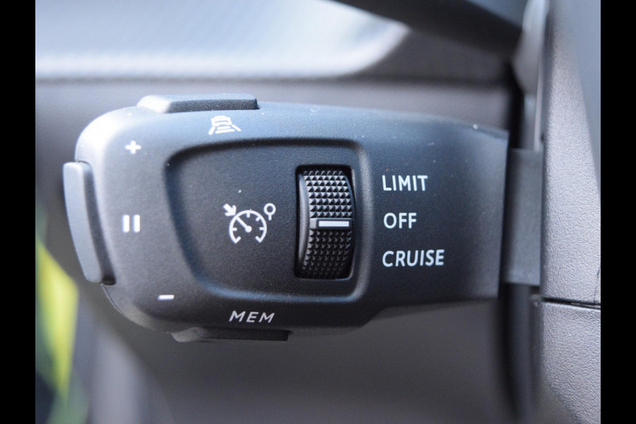 Peugeot 208 1.2 Hybrid 145 e-DCS6 GT 145 PK | ADAPTIVE CRUISE CONTROL | PARKEERSENSOREN MET CAMERA | CLIMATE CONTROL