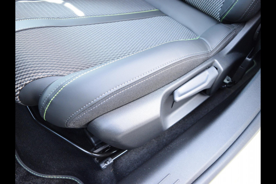 Peugeot 208 1.2 Hybrid 145 e-DCS6 GT 145 PK | ADAPTIVE CRUISE CONTROL | PARKEERSENSOREN MET CAMERA | CLIMATE CONTROL