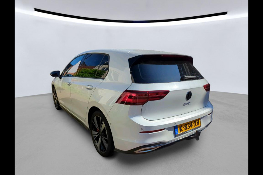 Volkswagen Golf GTE 1.4 eHybrid 245pk PHEV | Panorama | IQ.Light | Camera | Stoelverw.