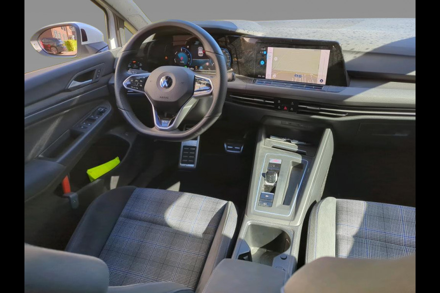 Volkswagen Golf GTE 1.4 eHybrid 245pk PHEV | Panorama | IQ.Light | Camera | Stoelverw.