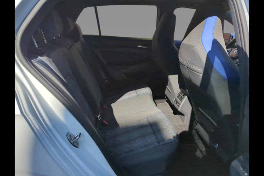 Volkswagen Golf GTE 1.4 eHybrid 245pk PHEV | Panorama | IQ.Light | Camera | Stoelverw.