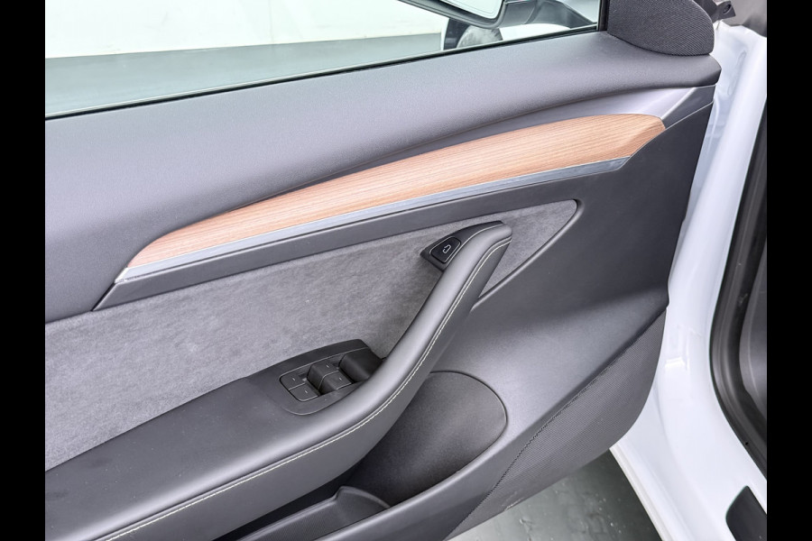 Tesla Model 3 Standard RWD Plus LFP Accu SOH 90,5% Warmtepomp Lmv 19" Elek.Achterklep Leder Panoramadak Navi Ecc Camera's Navi Ecc Pdc Traffic Aware Cruise + Aut.Sturen Lmv Led Elek.Stoelen+Memory+Verwarmd Dealeronderhouden Origineel Nederlandse Auto Garantie op Accu en Motor tot 21-6-2030/160.000km