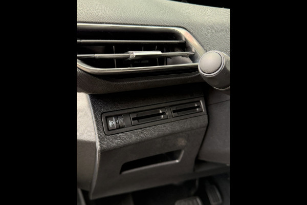 Peugeot 3008 1.2 PureTech Active Business - AUTOMAAT - 68.000 KM I Apple CarPlay / Navigatie I Airco I LED I Dealer onderhouden