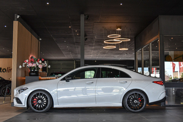 Mercedes-Benz CLA-Klasse 200 4MATIC AMG. Pano, HUD, Keyless, Camera, CarPlay, Sfeer!