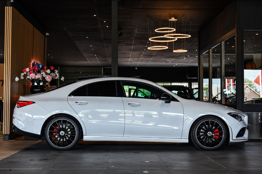 Mercedes-Benz CLA-Klasse 200 4MATIC AMG. Pano, HUD, Keyless, Camera, CarPlay, Sfeer!