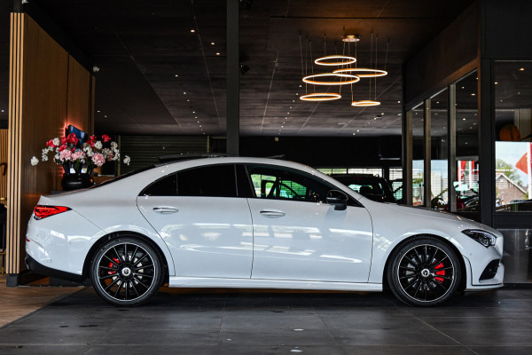 Mercedes-Benz CLA-Klasse 200 4MATIC AMG. Pano, HUD, Keyless, Camera, CarPlay, Sfeer!