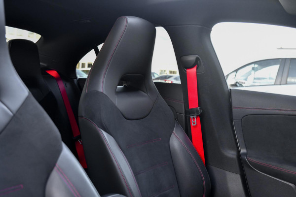 Mercedes-Benz CLA-Klasse 200 4MATIC AMG. Pano, HUD, Keyless, Camera, CarPlay, Sfeer!