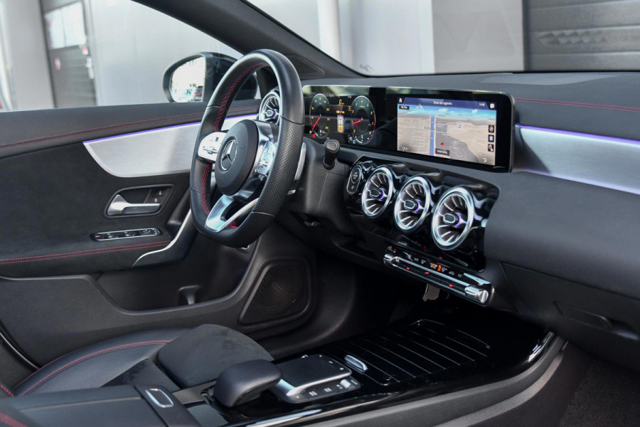 Mercedes-Benz CLA-Klasse 200 4MATIC AMG. Pano, HUD, Keyless, Camera, CarPlay, Sfeer!