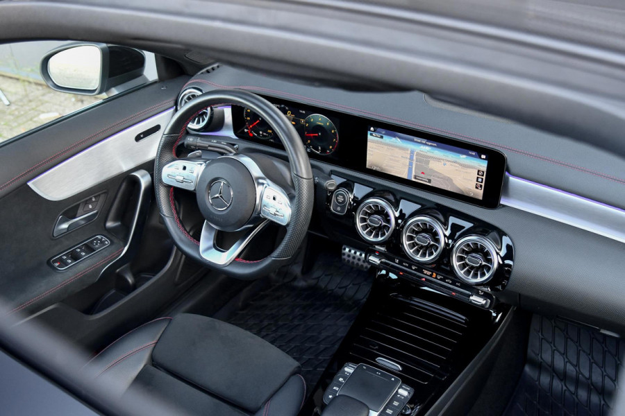 Mercedes-Benz CLA-Klasse 200 4MATIC AMG. Pano, HUD, Keyless, Camera, CarPlay, Sfeer!