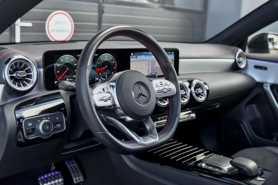 Mercedes-Benz CLA-Klasse 200 4MATIC AMG. Pano, HUD, Keyless, Camera, CarPlay, Sfeer!