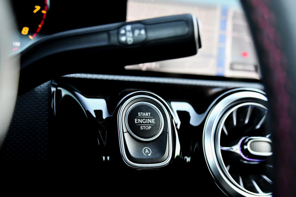 Mercedes-Benz CLA-Klasse 200 4MATIC AMG. Pano, HUD, Keyless, Camera, CarPlay, Sfeer!