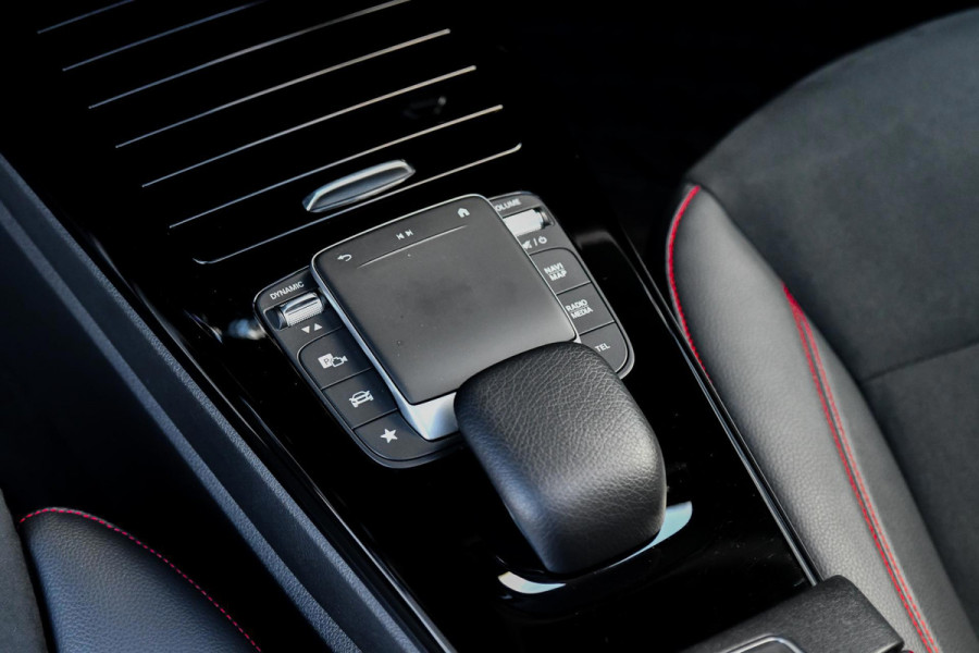Mercedes-Benz CLA-Klasse 200 4MATIC AMG. Pano, HUD, Keyless, Camera, CarPlay, Sfeer!