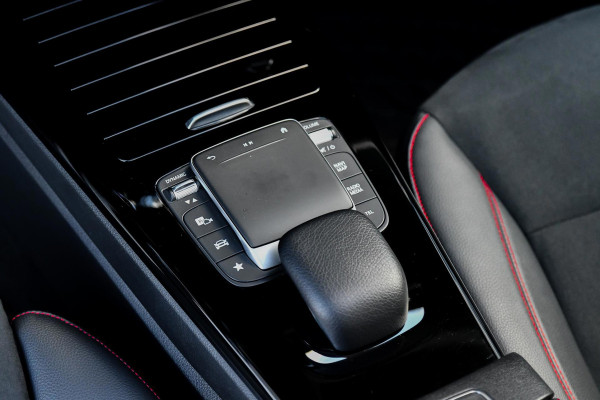 Mercedes-Benz CLA-Klasse 200 4MATIC AMG. Pano, HUD, Keyless, Camera, CarPlay, Sfeer!