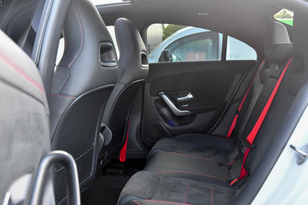 Mercedes-Benz CLA-Klasse 200 4MATIC AMG. Pano, HUD, Keyless, Camera, CarPlay, Sfeer!