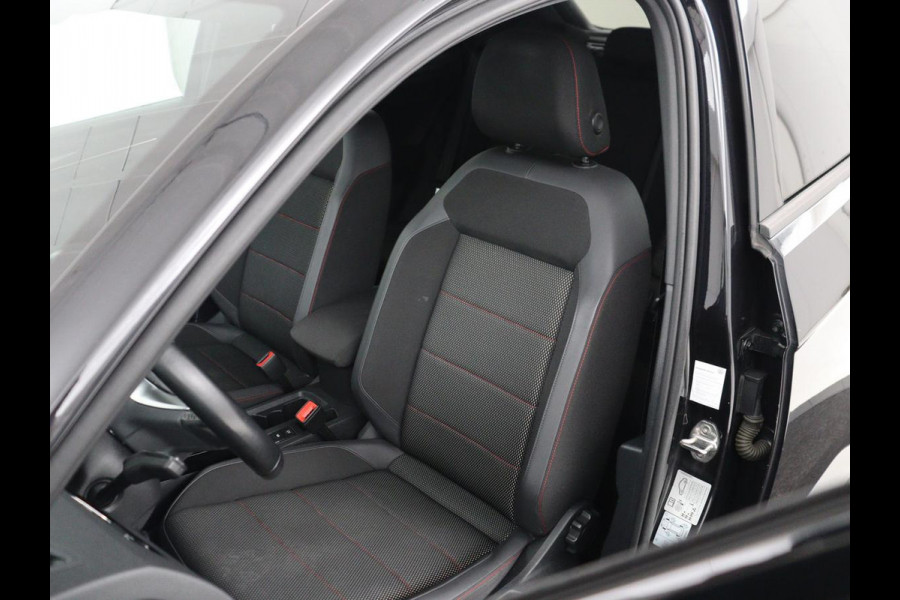 Volkswagen T-Roc 1.5 TSI Sport | Carplay | Virtual Cockpit | Full LED | Navigatie | Climate control | Parkeerhulp | 19'' lichtmetalen velgen | Bluetooth | Getint glas | Sportstuur