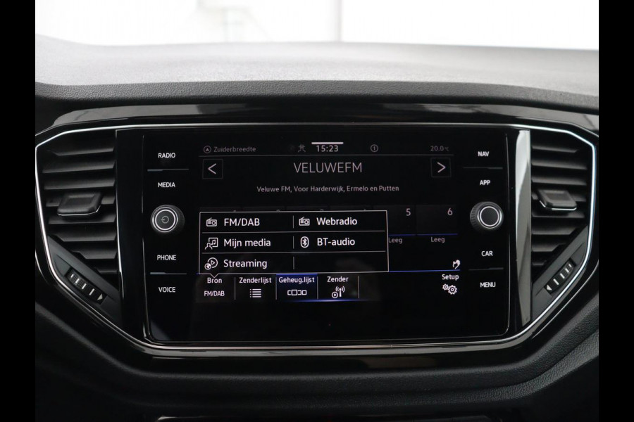 Volkswagen T-Roc 1.5 TSI Sport | Carplay | Virtual Cockpit | Full LED | Navigatie | Climate control | Parkeerhulp | 19'' lichtmetalen velgen | Bluetooth | Getint glas | Sportstuur