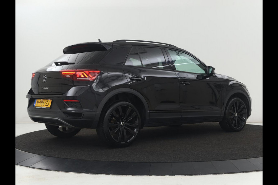 Volkswagen T-Roc 1.5 TSI Sport | Carplay | Virtual Cockpit | Full LED | Navigatie | Climate control | Parkeerhulp | 19'' lichtmetalen velgen | Bluetooth | Getint glas | Sportstuur
