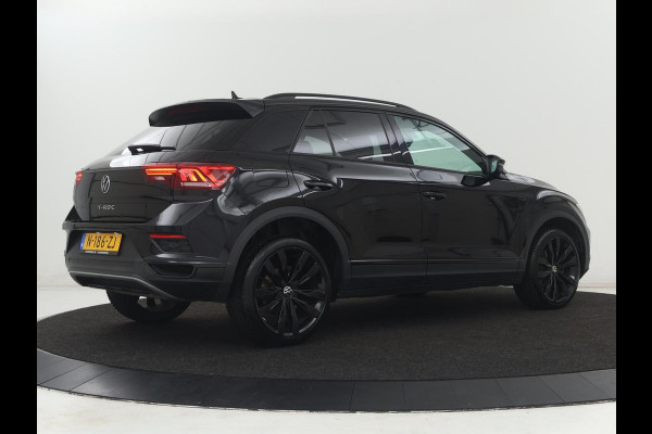 Volkswagen T-Roc 1.5 TSI Sport | Carplay | Virtual Cockpit | Full LED | Navigatie | Climate control | Parkeerhulp | 19'' lichtmetalen velgen | Bluetooth | Getint glas | Sportstuur