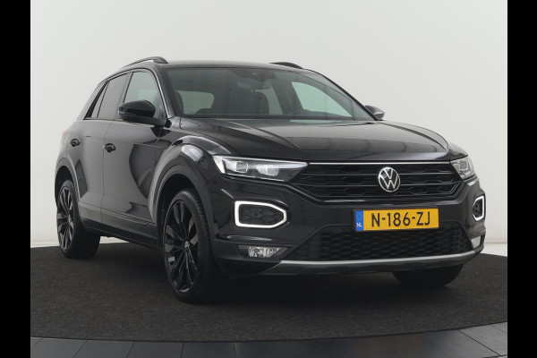Volkswagen T-Roc 1.5 TSI Sport | Carplay | Virtual Cockpit | Full LED | Navigatie | Climate control | Parkeerhulp | 19'' lichtmetalen velgen | Bluetooth | Getint glas | Sportstuur