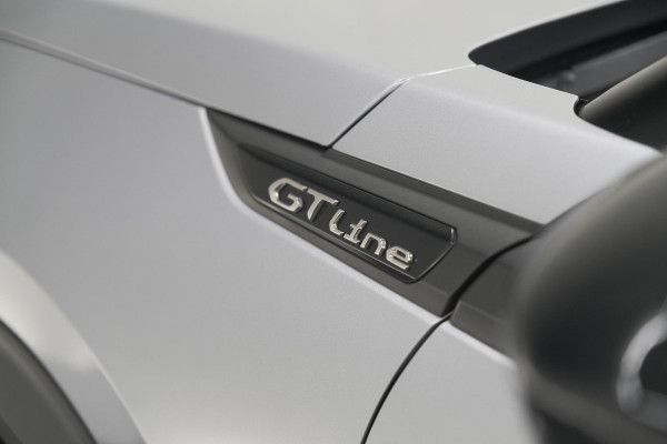 Peugeot 2008 PureTech 130 GT-Line | Camera | Adaptieve Cruise Control | Navigatie | Climate Control
